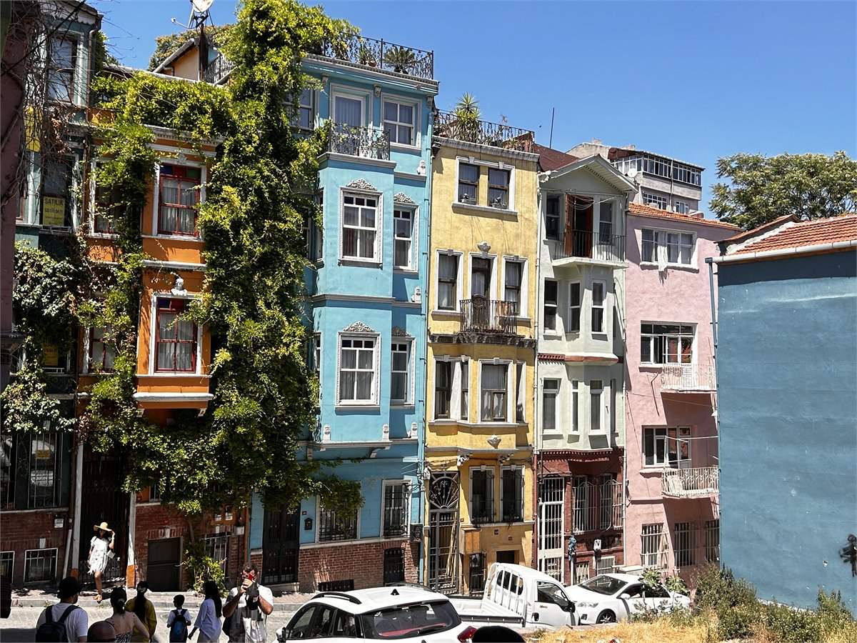 Colourful houses of Balat by the Golden Horn — Balat walking tour, Istanbul